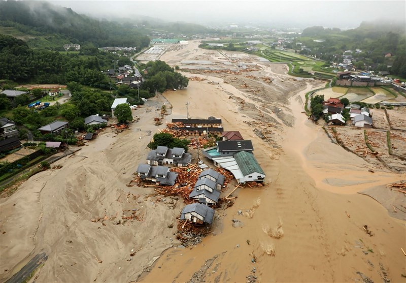 Heavy Rain Pounds Southwest Japan, Prompting Highest Alert Level for 245,000 Residents