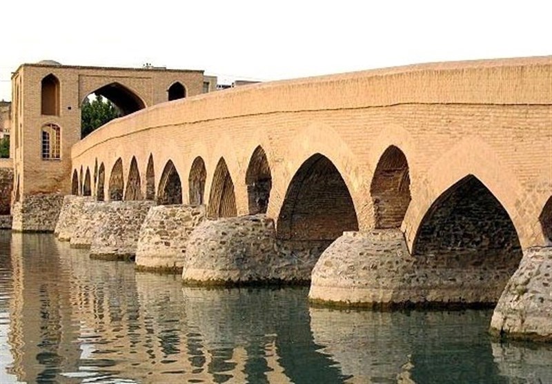 The Shahrestan Bridge: The Oldest Bridge on Iran&apos;s Zayandeh River
