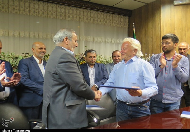 امضای تفاهم‌نامه سرمایه‌گذاری شرکت‌های خارجی با شهرداری اهواز به روایت تصویر