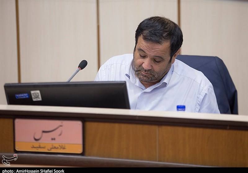 عضو شورای شهر یزد: رئیس شورای شهر در جلسه رسمی به یکی از ائمه جمعه ‌استان ‌یزد توهین کرد
