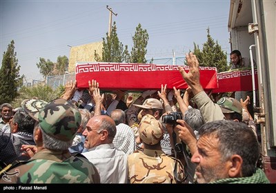 ورود پیکر ۶۰ شهید دفاع مقدس از مرز خسروی