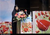سخنرانی زینب عرفانیان نویسنده کتاب در مراسم رونمایی از کتاب (مربع های قرمز)خاطرات حاج حسین یکتا