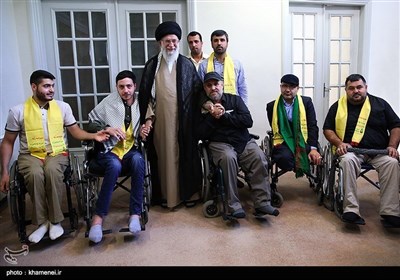 امام خامنہ ای کیساتھ حزب اللہ لبنان کے جانبازوں کی ملاقات
