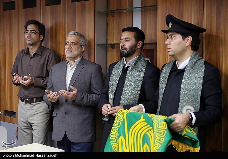 استقبال از خادمان و پرچم متبرک آستان رضوی در خبرگزاری تسنیم+تصاویر