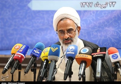 نماینده ولی فقیه در سپاه در گفتوگو با تسنیم: دشمن توان شکست نیروهای مسلح ایران را ندارد / سپاه با قدرت در حال مبارزه با کروناست+ فیلم