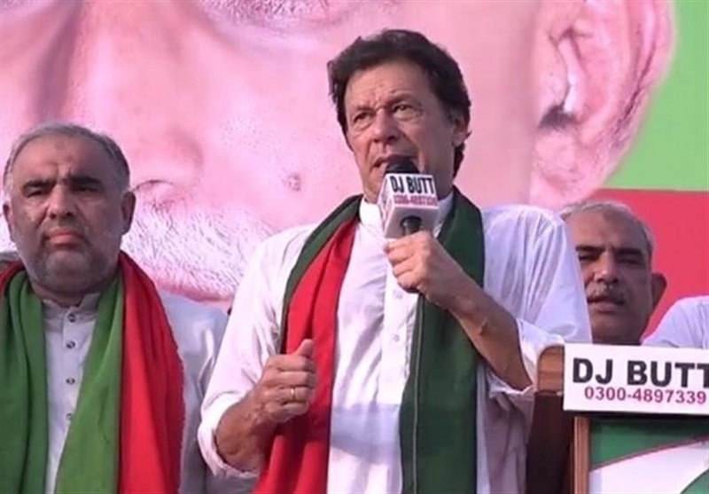 عمران خان: برادران شریف به یکدیگر وفا نکردند چگونه می‌خواهند به پاکستان وفادار باشند؟