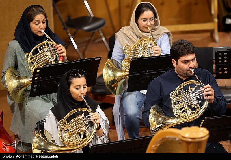 تمرین ارکستر سمفونیک تهران به رهبری بابک کاظمی