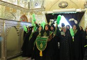 آغاز برنامه‌های دهه کرامت در سومین حرم اهل بیت، پیاده‌روی دختران احمدی در شیراز برگزار شد