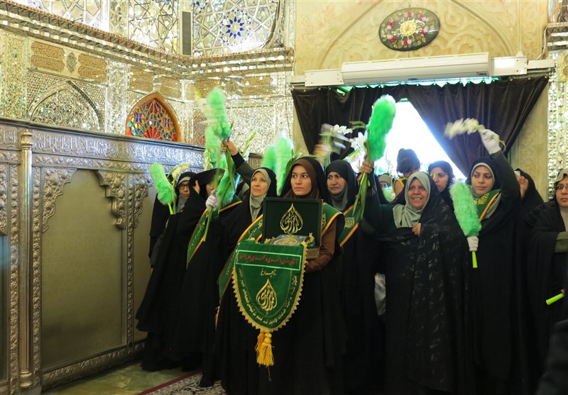 آغاز برنامه‌های دهه کرامت در سومین حرم اهل بیت، پیاده‌روی دختران احمدی در شیراز برگزار شد