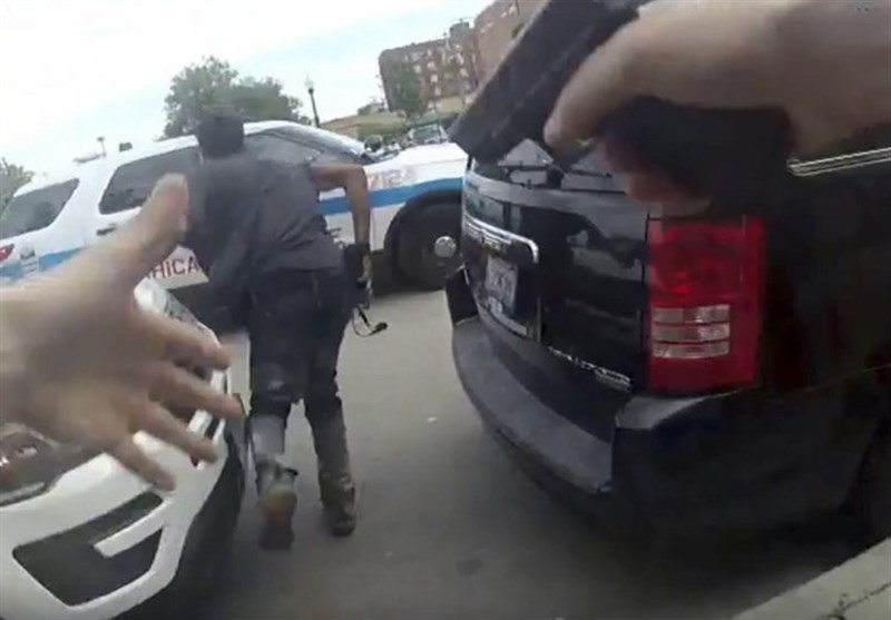 Chicago Police Release Bodycam Footage of Fatal Black Man Shooting (+Video)