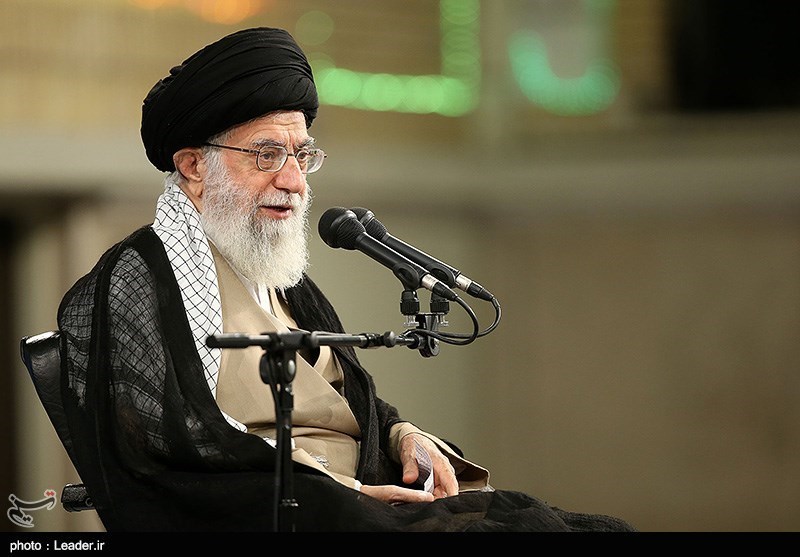 Leader Offers Condolences on Deaths of Students in Tehran Bus Crash