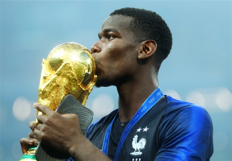 جام جهانی 2018| ادای احترام پوگبا به پدر فقیدش بعد از قهرمانی فرانسه + عکس