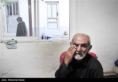 پدر رحیمه یکی از چشمانش را بر اثر سکته از دست داده 