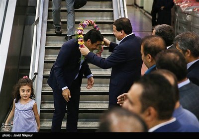 Iranian Referee Warmly Received by Fans at Tehran Airport