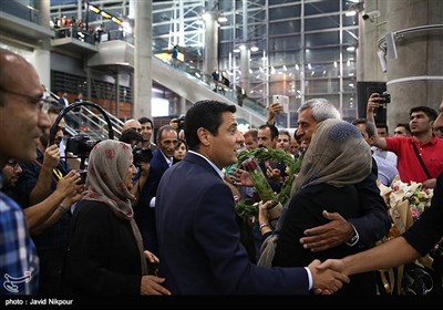 Iranian Referee Warmly Received by Fans at Tehran Airport