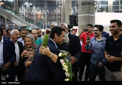 Iranian Referee Warmly Received by Fans at Tehran Airport