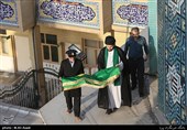 آیین تعویض پرچم گنبد امامزاده صالح (ع)