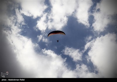 ہمدان میں پیراگلائیڈنگ کی نمائش