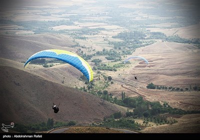 ہمدان میں پیراگلائیڈنگ کی نمائش