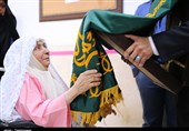 حضور خادمان آستان قدس رضوی در بیمارستان گودرز یزد به روایت تصویر