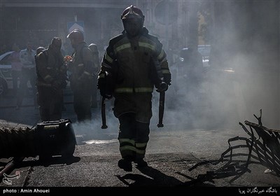 آتش سوزی انبار پارچه در خیابان بهار