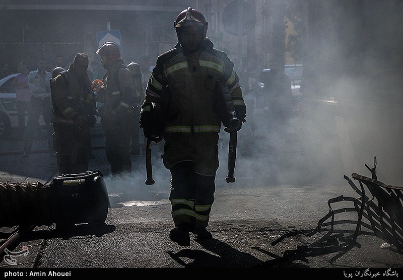 آتش سوزی انبار پارچه در خیابان بهار