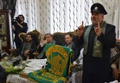 کرمانشاه| حضور خادمان بارگاه امام هشتم (ع) در منزل پیر غلام حسینی