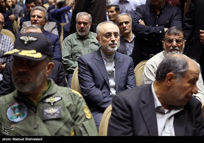 علی‌اکبر صالحی رئیس سازمان انرژی اتمی در مراسم ختم پدر سید وحید حقانیان