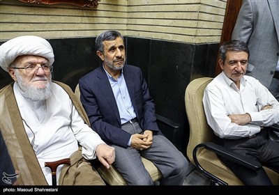 محمود احمدی نژاد در مراسم ختم پدر سید وحید حقانیان