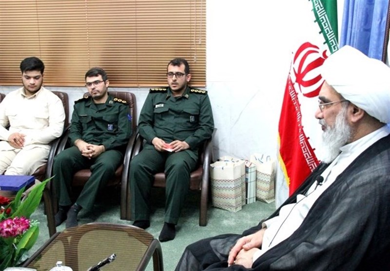 بوشهر| دشمن به دنبال ایجاد فاصله بین جوانان با آرمان‌های انقلاب است