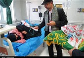 خوزستان|خدام حرم مطهر رضوی از بیماران بیمارستان هندیجان عیادت کردند + تصاویر