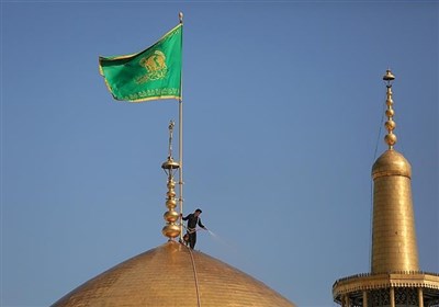 شستوشوی گنبد حرم مطهر رضوی + فیلم
