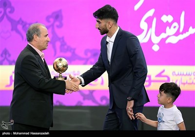 علیرضا بیرانوند در مراسم انتخاب برترین‌های هفدمین دوره لیگ برتر فوتبال