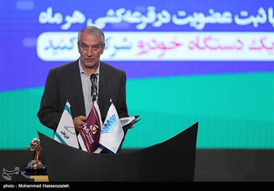 علی کفاشیان در مراسم انتخاب برترین‌های هفدمین دوره لیگ برتر فوتبال