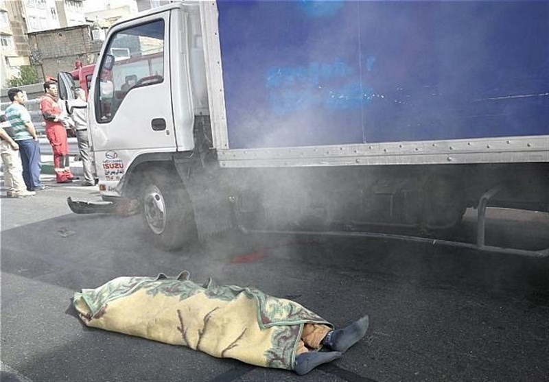 مرگ فجیع راننده کامیونت زیر قطعات خودرو + تصاویر