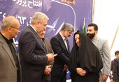 ‌وزیر نیرو از خانواده شهید صنعت برق استان یزد تجلیل کرد‌