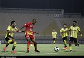 لیگ برتر فوتبال| برتری فولاد مقابل پارس در نیمه نخست