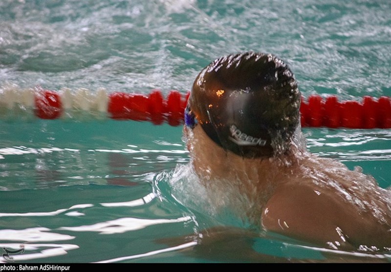 سومین دوره مسابقات شنای جام &quot;زنده‌رود&quot; در اصفهان آغاز شد