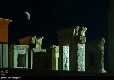 Longest Lunar Eclipse of Century Dazzles Sky-Watchers in Iran’s Persepolis