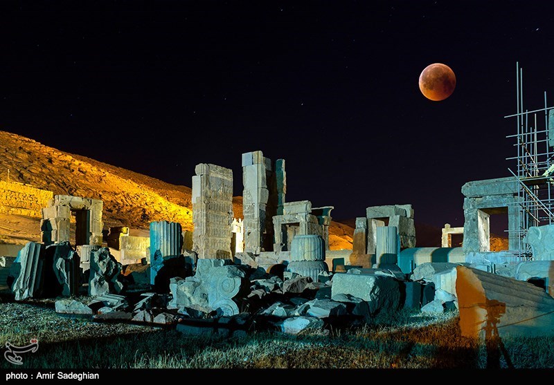 Longest Lunar Eclipse of Century Dazzles Sky-Watchers in Iran’s Persepolis