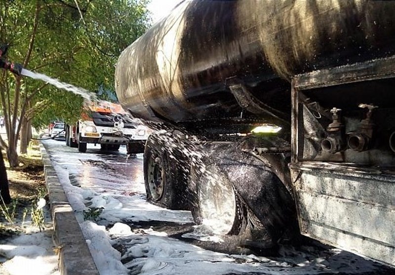 آتش گرفتن تانکر حامل بنزین در بزرگراه آوینی + تصاویر