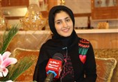 کاشان|رتبه چهارم کنکور انسانی: نظم داشتن در خواندن درسها عامل موفقیتم بود/ در رشته حقوق ادامه تحصیل می دهم