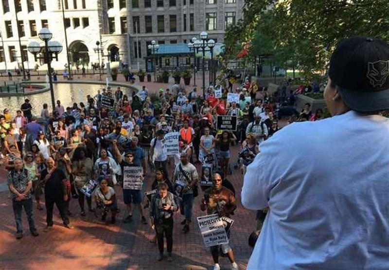 Protesters Call for Arrest, Firing of Minneapolis Officers