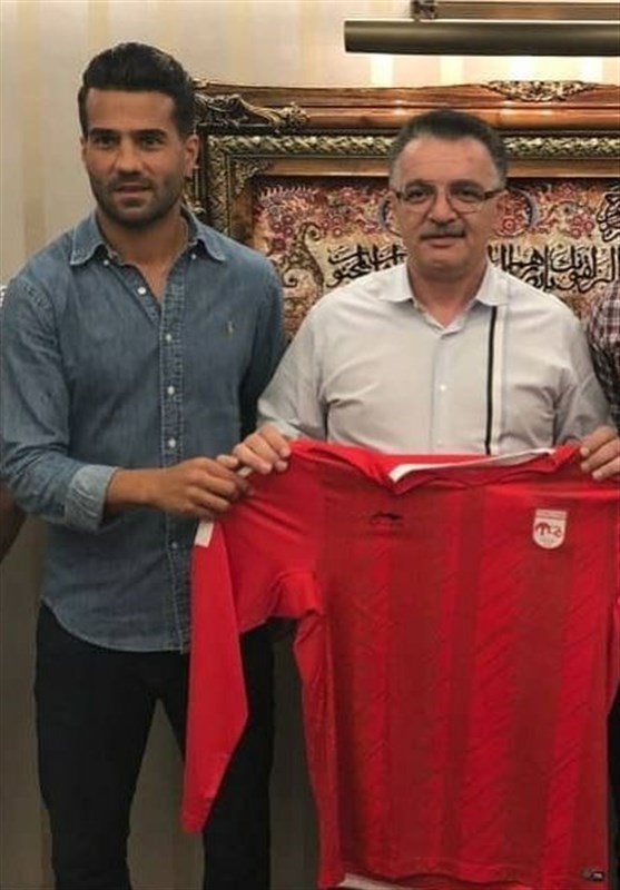 Tractor Sazi Completes Signing of Iran Captains