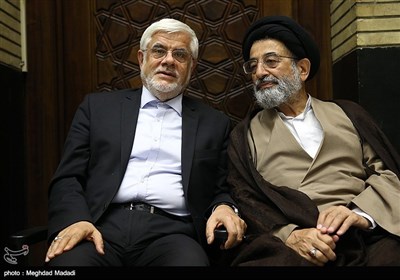 محمدرضا عارف و عبدالواحد موسوی لاری در مراسم ترحیم مرحوم عباس دوزدوزانی