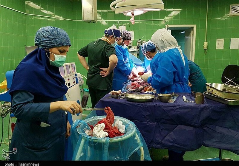 خروج غده 5 کیلویی از شکم زن 30 ساله در بیمارستان امام اهواز + تصاویر