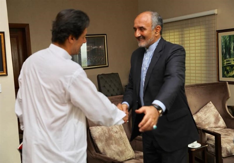 دیدار سفیر ایران در پاکستان با عمران خان و ابلاغ پیام تبریک تهران به وی