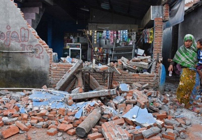 20,000 Still without Aid on Quake-Hit Indonesian Island