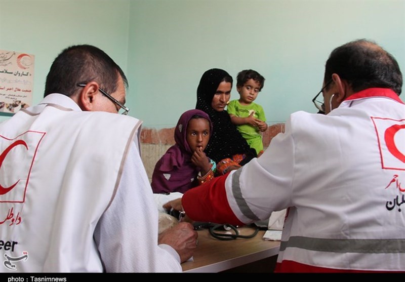 کاروان سلامت هلال احمر فارس در سیستان و بلوچستان؛ معاینه 670 بیمار در روز نخست