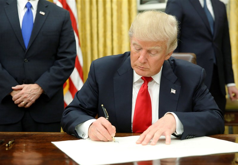 US President Trump Signs Executive Order Reimposing Iran Sanctions